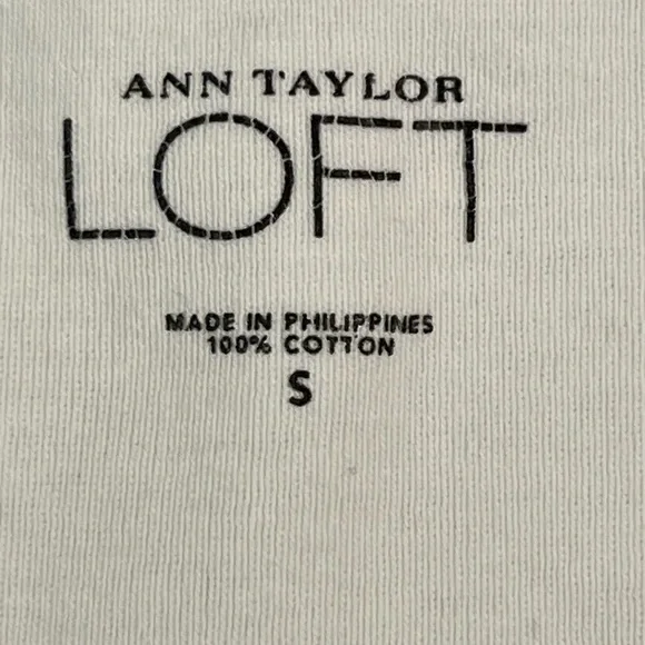 LOFT whited Fitted tee shirt. Long sleeve, v neck size small - Picture 4 of 7